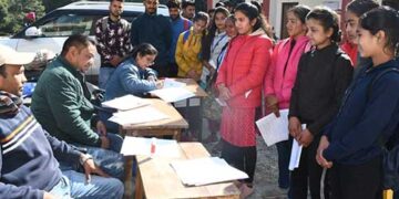 मतदाता सूची में नाम जोड़ने धर्मानंद उनियाल राजकीय महाविद्यालय में लगा कैंप