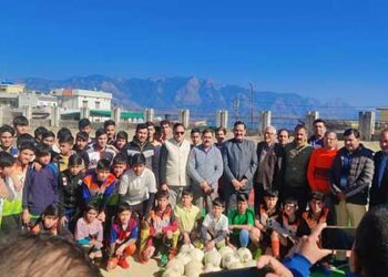 बौराड़ी स्टेडियम में क्रिकेट और फुटबॉल का 10 दिवसीय संयुक्त कैंप शुरू