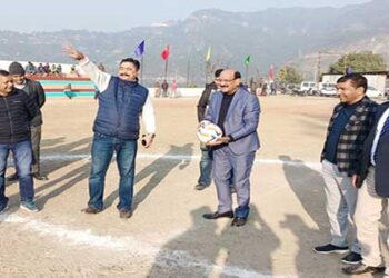 कैबिनेट मंत्री सुबोध उनियाल ने किया महिला फुटबॉल प्रतियोगिता 2023 का शुभारंभ