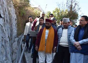 CM धामी ने किया जोशीमठ में भू-धंसाव का निरीक्षण