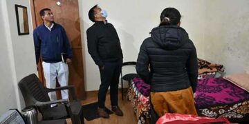 DM डॉ. सौरभ गहरवार ने किया चम्बा में रैन बसेरा का स्थलीय निरीक्षण