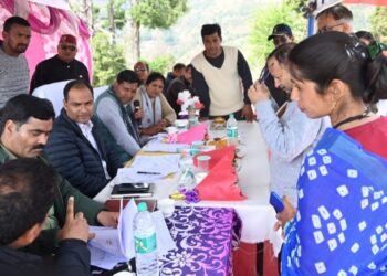विधायक शक्तिलाल की उपस्थिति में मथकुड़ी सैण में लगा शिविर, 60 शिकायतें दर्ज