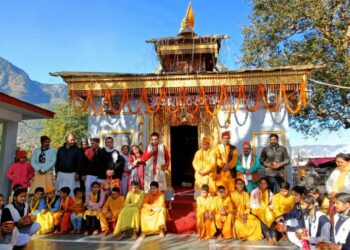 काशी विश्वनाथ मंदिर प्रांगण में आठ दिवसीय फूल देई पर्व का समापन