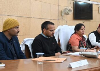 जिला पंचायत अध्यक्ष श्रीमती सोना सजवाण की अध्यक्षता में हुई जिला पंचायत टिहरी की बैठक