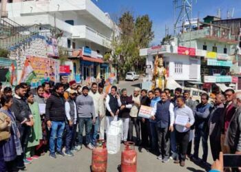 गैस के बढ़ते दामों के खिलाफ कांग्रेस का प्रदर्शन