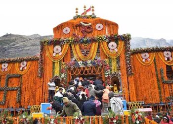 बद्रीनाथ के कपाट खुले, चार धाम यात्रा जोरों पर