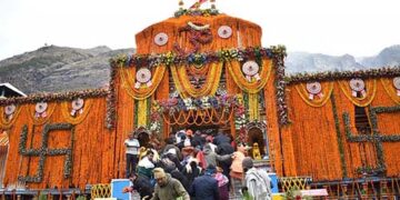 बद्रीनाथ के कपाट खुले, चार धाम यात्रा जोरों पर