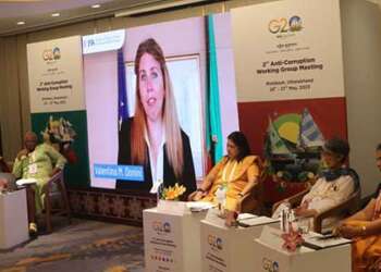 भ्रष्टाचार के विरुद्ध महिलाएं निभा सकती हैं महत्वपूर्ण भूमिका