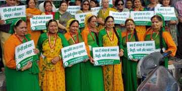 धाद के हरेला मार्च में उजड़ते हुए गाँव कट रहे पेड़ों को लेकर जताई गई चिंता