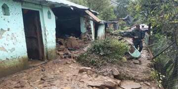 धनोल्टी में घर पर बरसी आफत, दो मासूमों की मौत, एक व्यक्ति घायल