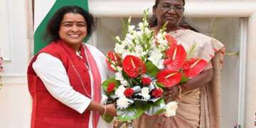 राष्ट्रपति द्रोपदी मुर्मू जी से डॉ. सुश्री स्वराज विद्वान ने की शिष्टाचार भेंट
