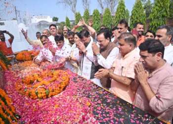 मुख्यमंत्री श्री पुष्कर सिंह धामी ने शहीद स्थल, रामपुर तिराहा में राज्य आन्दोलनकारी शहीदों को दी श्रद्धांजलि