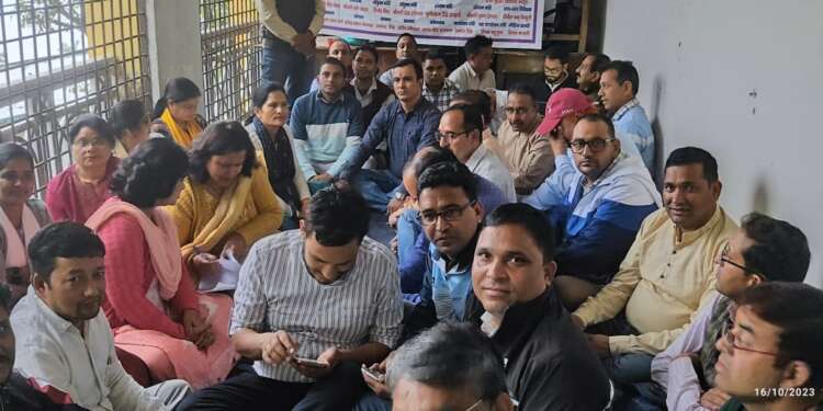 शिक्षा मंत्री के आश्वासन के बाद भी समस्या जस की तस, नाराज शिक्षक आंदोलन की राह पर