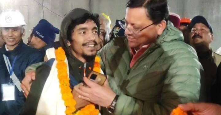 सिलक्यारा टनल में फंसे सभी 41 श्रमिकों के सकुशल बाहर निकालने में मिली कामयाबी, बौखनाग देवता का भव्य मंदिर बनाने का ऐलान