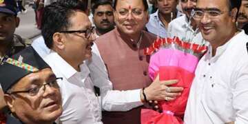 मुंबई के उत्तराखंडियों ने दिलाया ध्यान, मंच पर सीएम ने किया ऐलान, प्रवासियों की समस्याओं का होगा अब समाधान