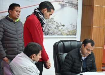 डीएम आफिस टिहरी में हुआ जनता मिलन कार्यक्रम, कई शिकायतों का निपटारा