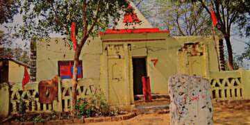 पौराणिक कलीजर नाथ मंदिर के जीर्णोद्धार के लिए बढ़े मदद के हाथ