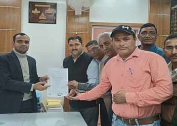 करोड़ों रुपए खर्च, बूंद-बूंद के लिए तरस रहे रमोली में खंबाखाल के ग्रामीण