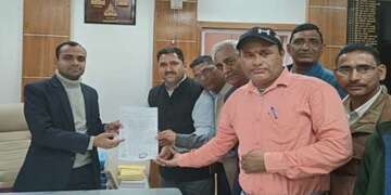 करोड़ों रुपए खर्च, बूंद-बूंद के लिए तरस रहे रमोली में खंबाखाल के ग्रामीण