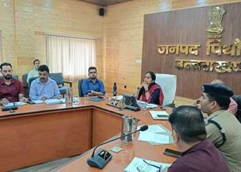 पिथौरागढ़ : हरेला पर्व पर एक पौधा अपनी मां के नाम