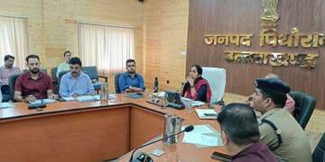 पिथौरागढ़ : हरेला पर्व पर एक पौधा अपनी मां के नाम