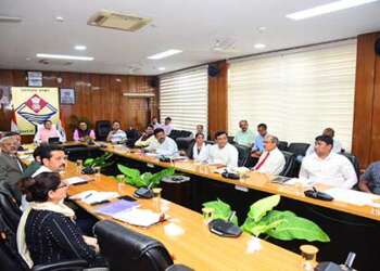 वीर शहीदों के आश्रितों को तत्काल सरकारी नौकरी देने के निर्देश