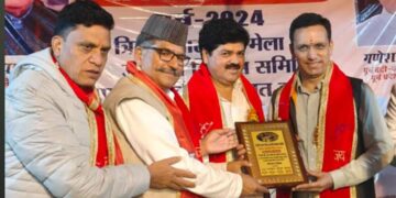 केदारघाटी सम्मान से नवाजे गए काशी विश्वनाथ के महंत अजय पुरी