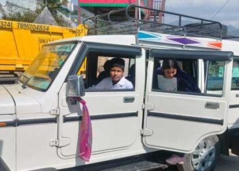 जिलाधिकारी के निर्देश पर हिंदाव क्षेत्र में बच्चों के लिए अतिरिक्त वाहन