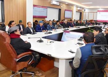 आयुष, सेब, कीवी, स्थानीय खट्टे फल और अखरोट की खेती से सक्षम होगा उत्तराखंड