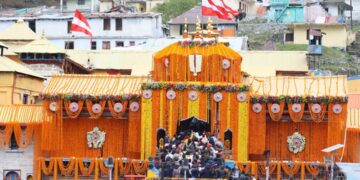 वैदिक मंत्रोच्चार व विधि विधान के साथ खुले बद्रीनाथ के कपाट