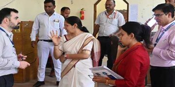 जिला निर्वाचन अधिकारी ने विकासखण्ड थौलधार का स्थनीय निरीक्षण किया