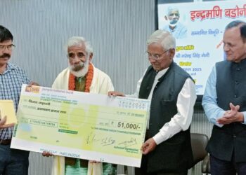 बीज बचाओ आंदोलन के प्रणेता विजय जड़धारी जी इंद्रमणि बडोनी सम्मान 2025 से सम्मानित