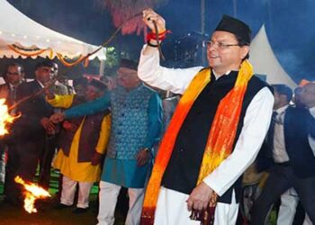 इगास पर्व पर झूमेलो, जागर और लोकधुनों की गूंज से सराबोर हुआ मुख्यमंत्री आवास