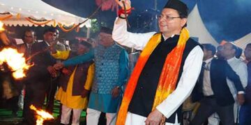 इगास पर्व पर झूमेलो, जागर और लोकधुनों की गूंज से सराबोर हुआ मुख्यमंत्री आवास