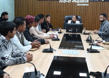 घनसाली जन संघर्ष मोर्चा के सदस्यों ने जिलाधिकारी नितिका खण्डेलवाल के साथ की बैठक