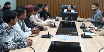 जिलाधिकारी नितिका खण्डेलवाल के साथ हुई घनसाली जन संघर्ष मोर्चा की बैठक