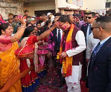 पारंपरिक कुमाऊँनी होली के रंगों में सराबोर हुए मुख्यमंत्री पुष्कर सिंह धामी