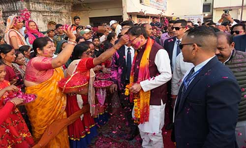 पारंपरिक कुमाऊँनी होली के रंगों में सराबोर हुए मुख्यमंत्री पुष्कर सिंह धामी