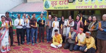 धाद के होली मिलन मे होली गीतों के साथ जुडी माल्टा रस की मिठास